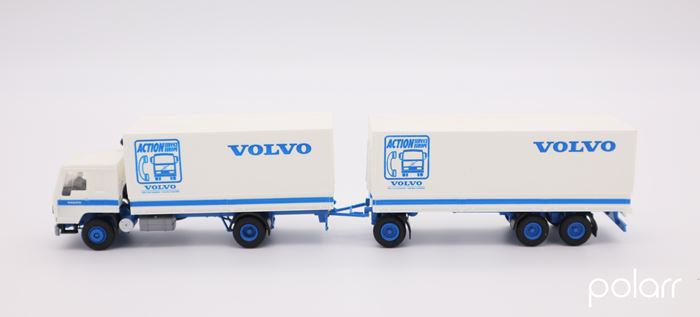 Volvo lastbil med hænger 'Volvo Action Service'